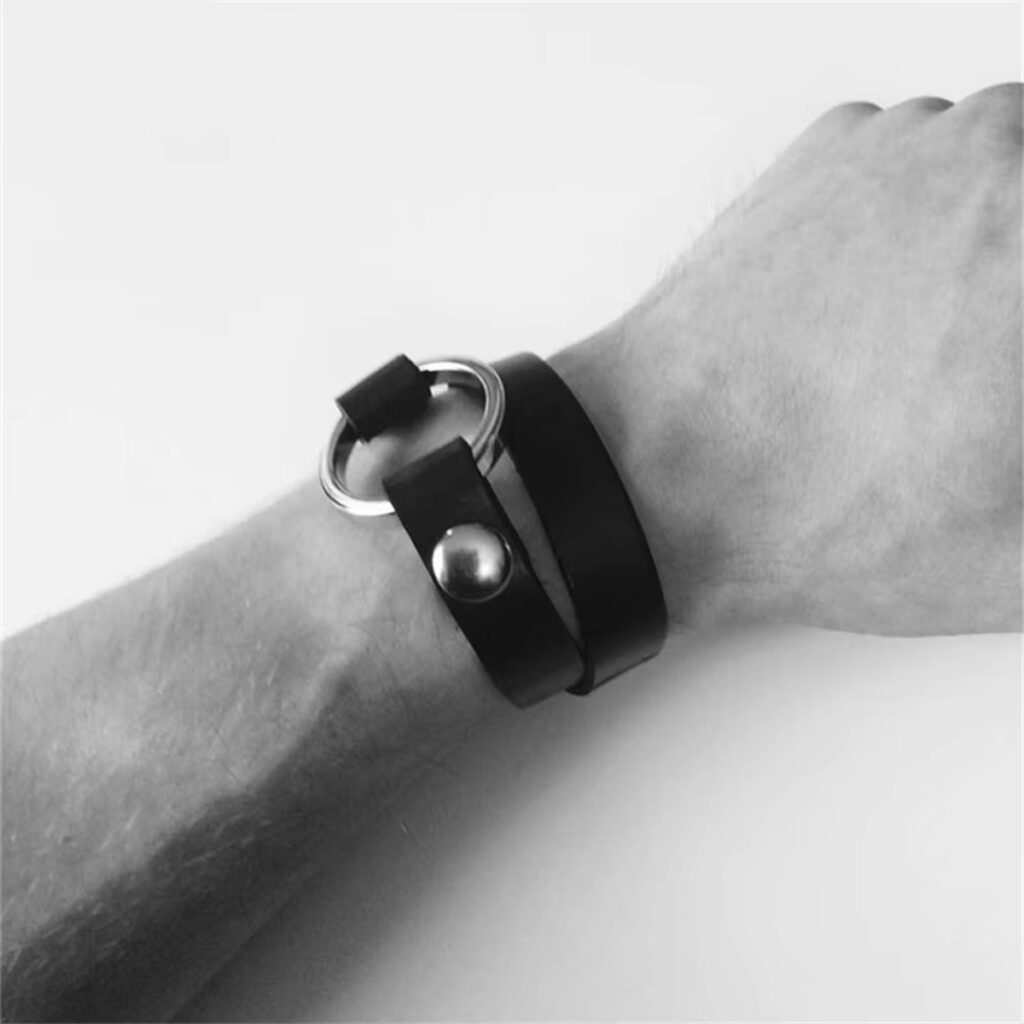 polsband, bondage, leder, SM, BDSM, verstelbaar, gay, luxe, accessoire, pols